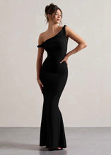 Load image into Gallery viewer, Club London Lita Maxi Dress - Black
